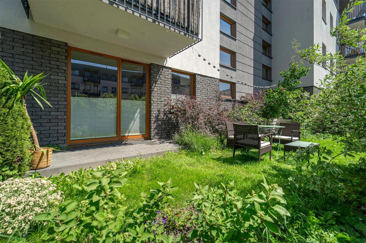 Bluszczanska Modern Urban Apartment